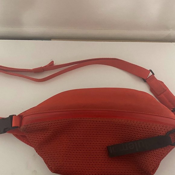 Lululemon All Hours Belt Bag Carnation Red - Picture 5 of 8